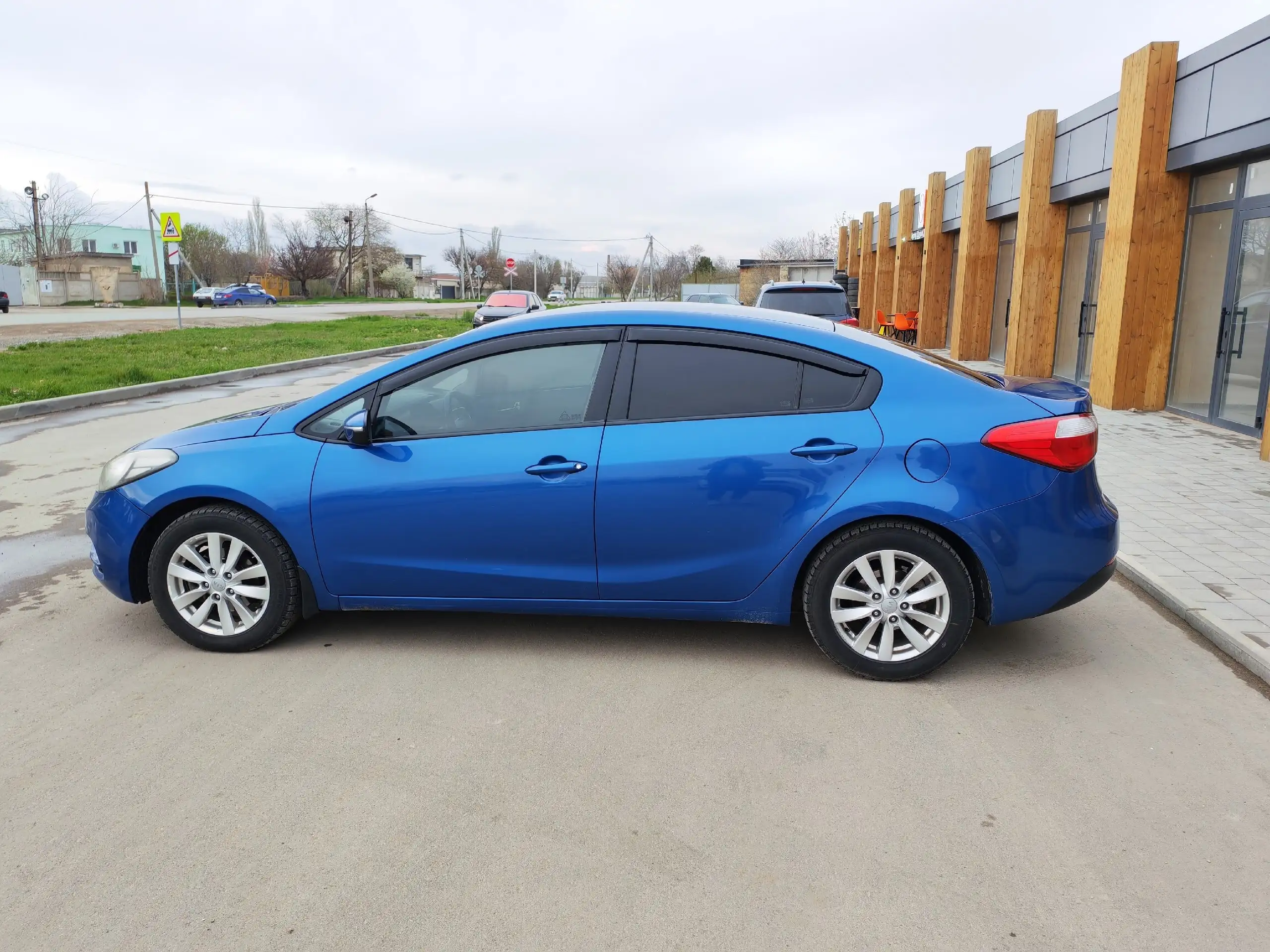 Продам автомобиль 2013 года, 1.6 МКПП, пробег 220 тыс. км - Авто в Евпатория