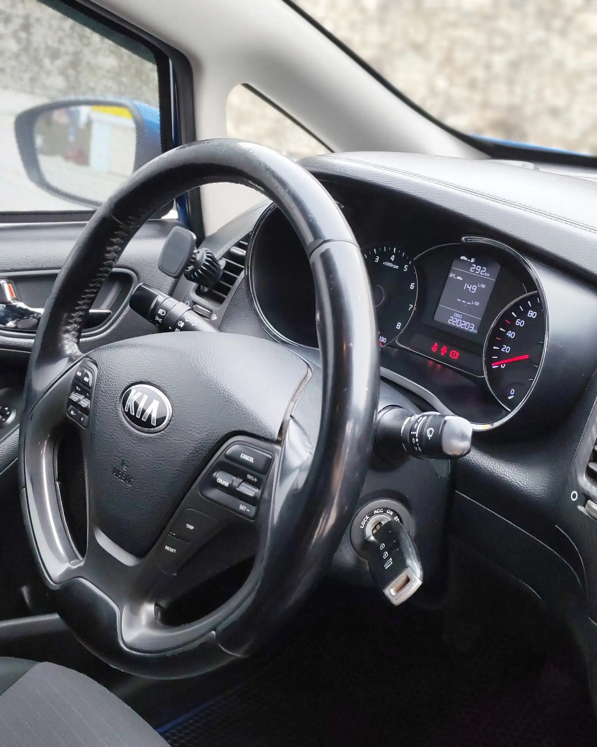 Продам автомобиль 2013 года, 1.6 МКПП, пробег 220 тыс. км - Авто в Евпатория