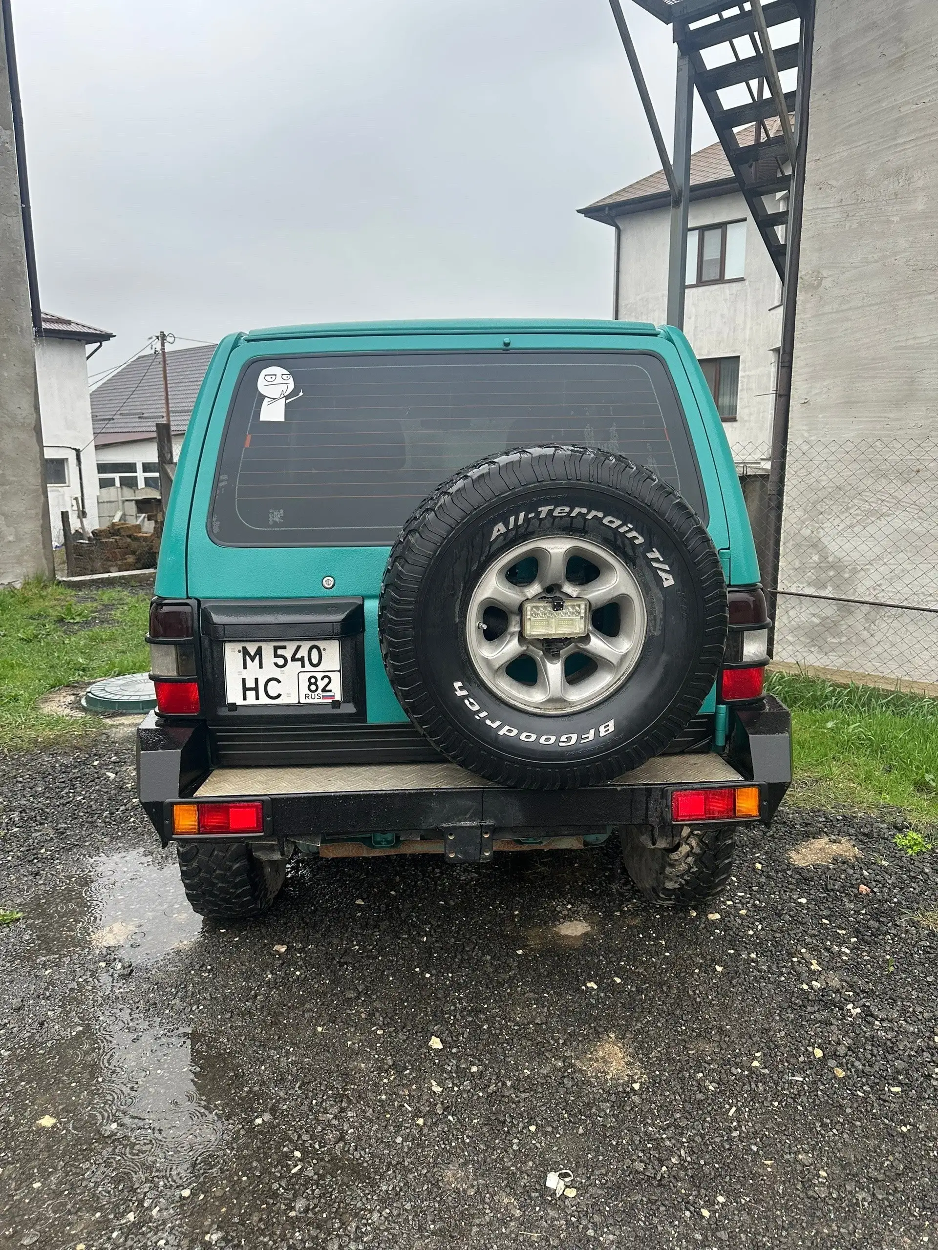 Продажа автомобиля 1993 г.в. 3.0 л, покрашен в раптор, с капитальным ремонтом двигателя - Авто в Симферополь