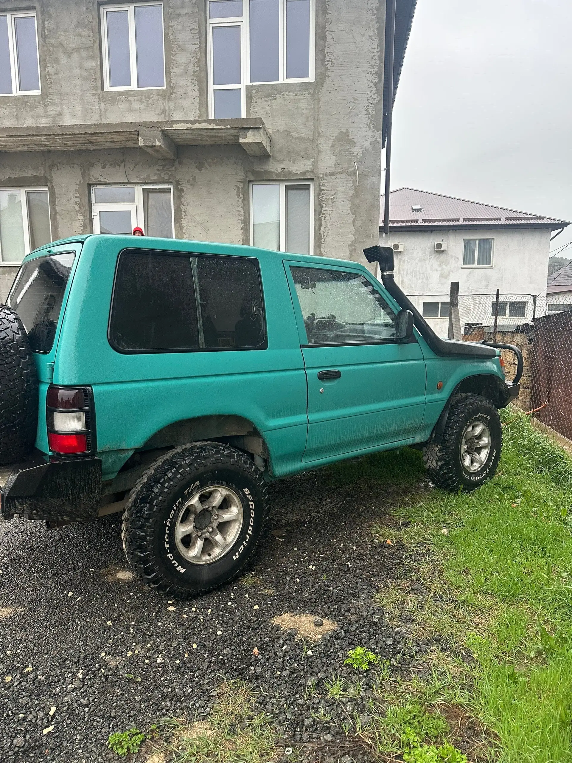 Продажа автомобиля 1993 г.в. 3.0 л, покрашен в раптор, с капитальным ремонтом двигателя - Авто в Симферополь