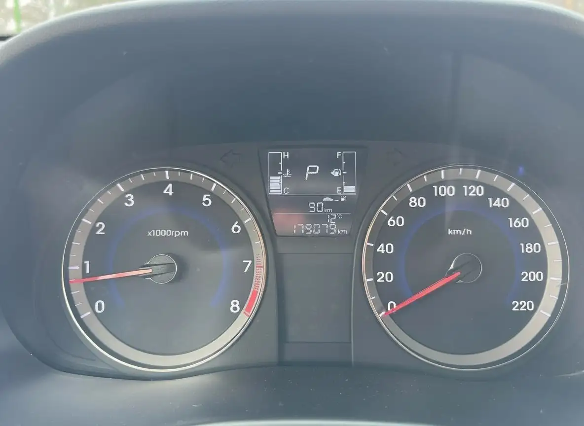 Hyundai Solaris 2015 - Авто в Симферополь