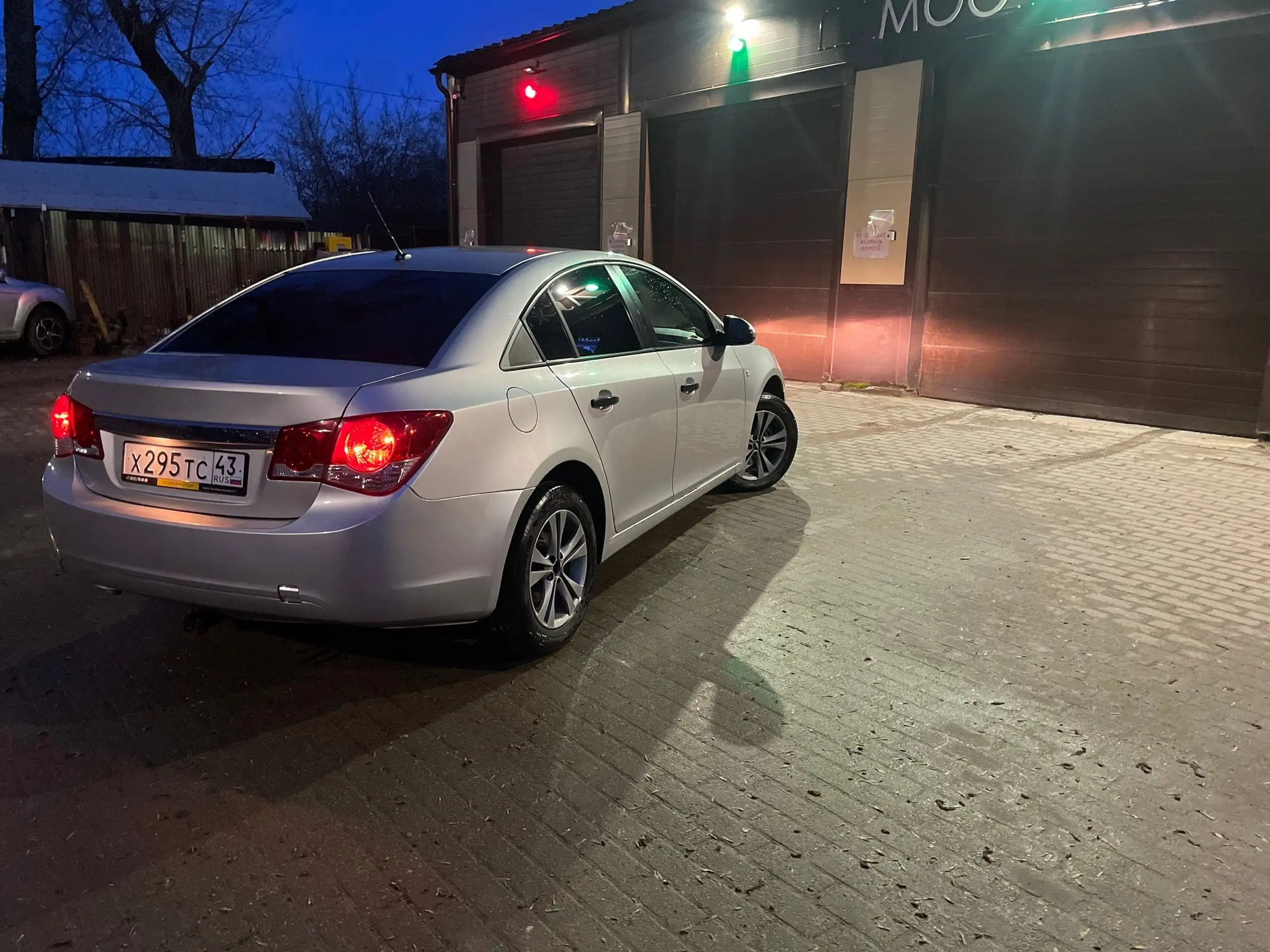 Chevrolet Cruze 1.6 AT 2012 - Легковые автомобили (Авто) в Евпатория