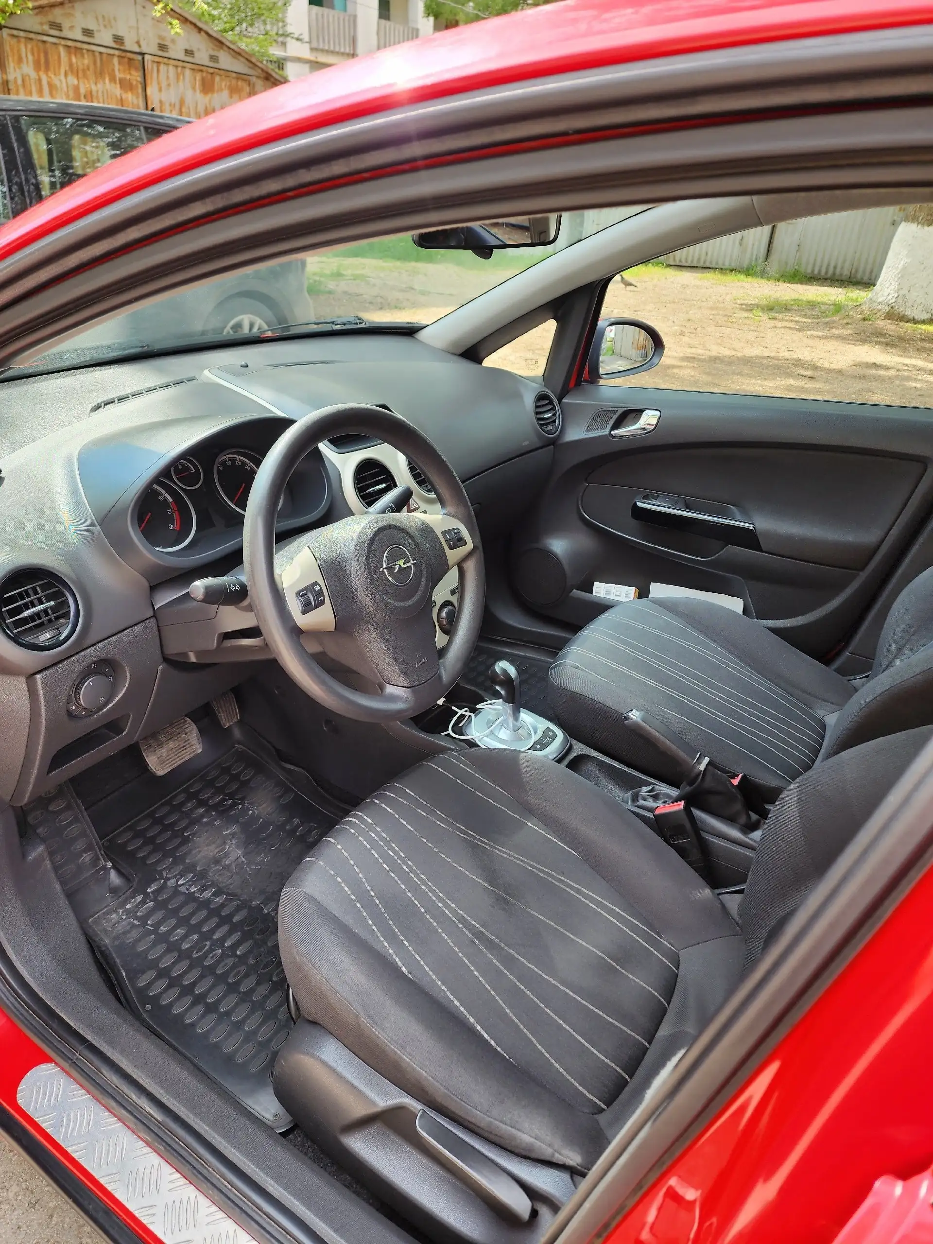 Opel Corsa 1.2 Robot 2010 - Легковые автомобили (Авто) в Севастополь