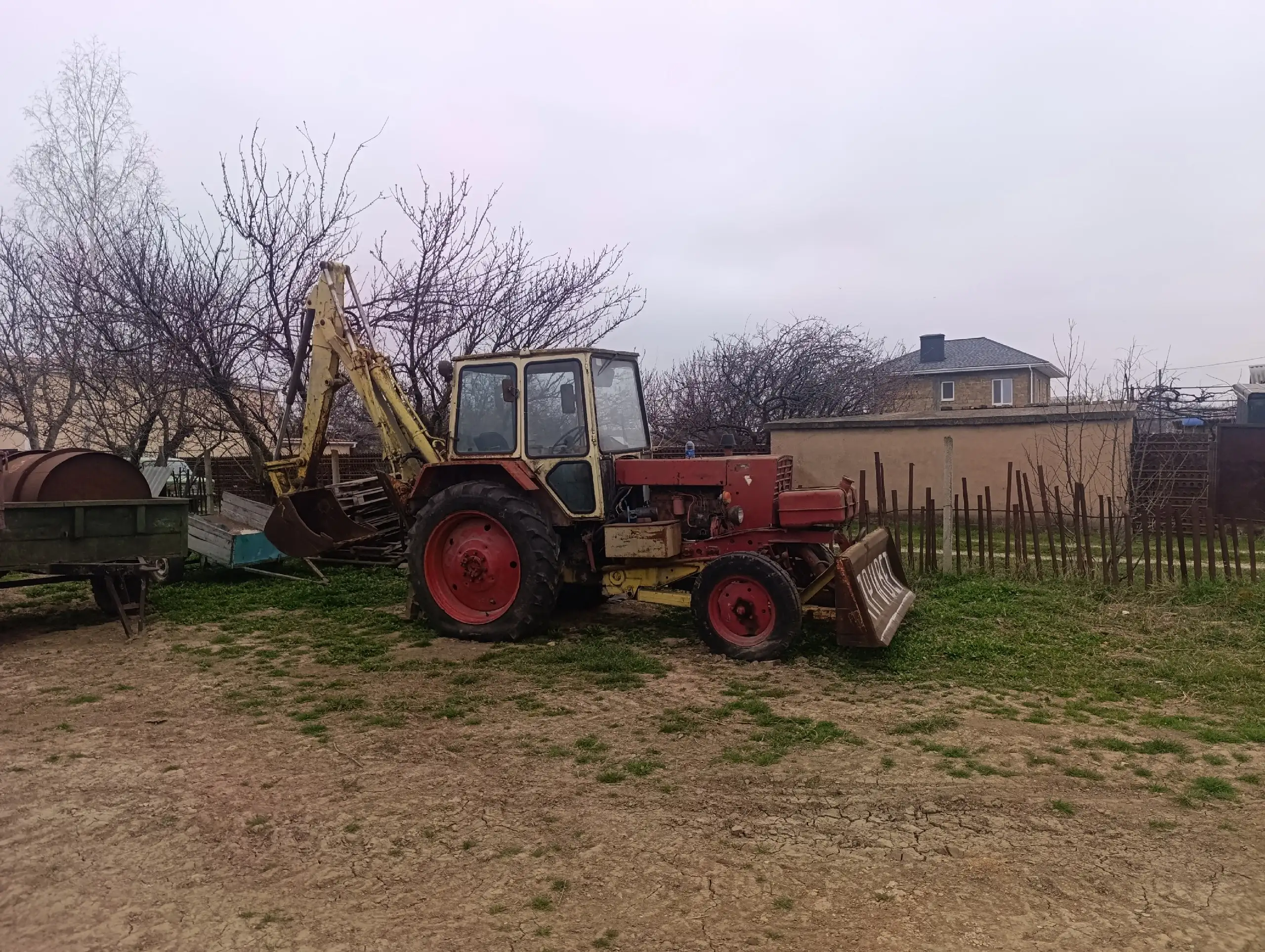 Продам экскаватор ЮМЗ 6АКЛ - Экскаваторы (Спецтехника) в Севастополь