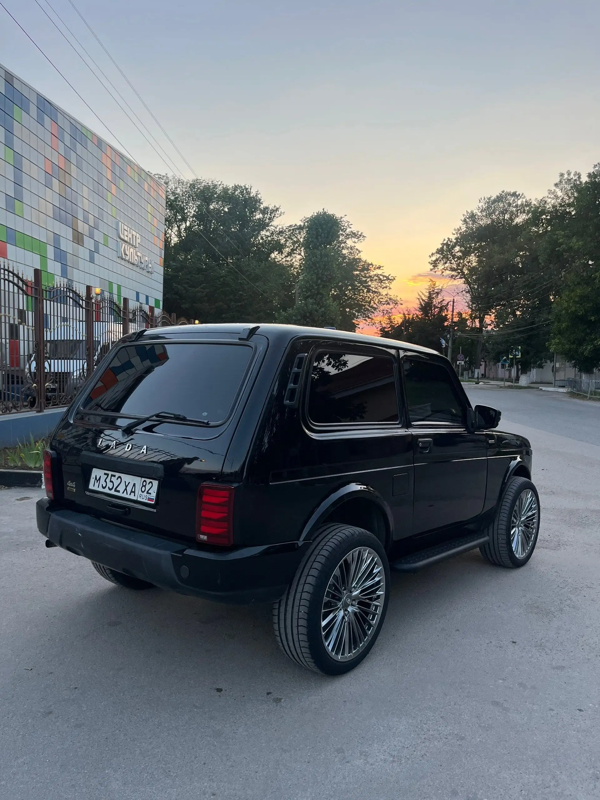 Продажа авто 2019 г. с двумя комплектами колес - Легковые автомобили (Авто) в Неизвестно