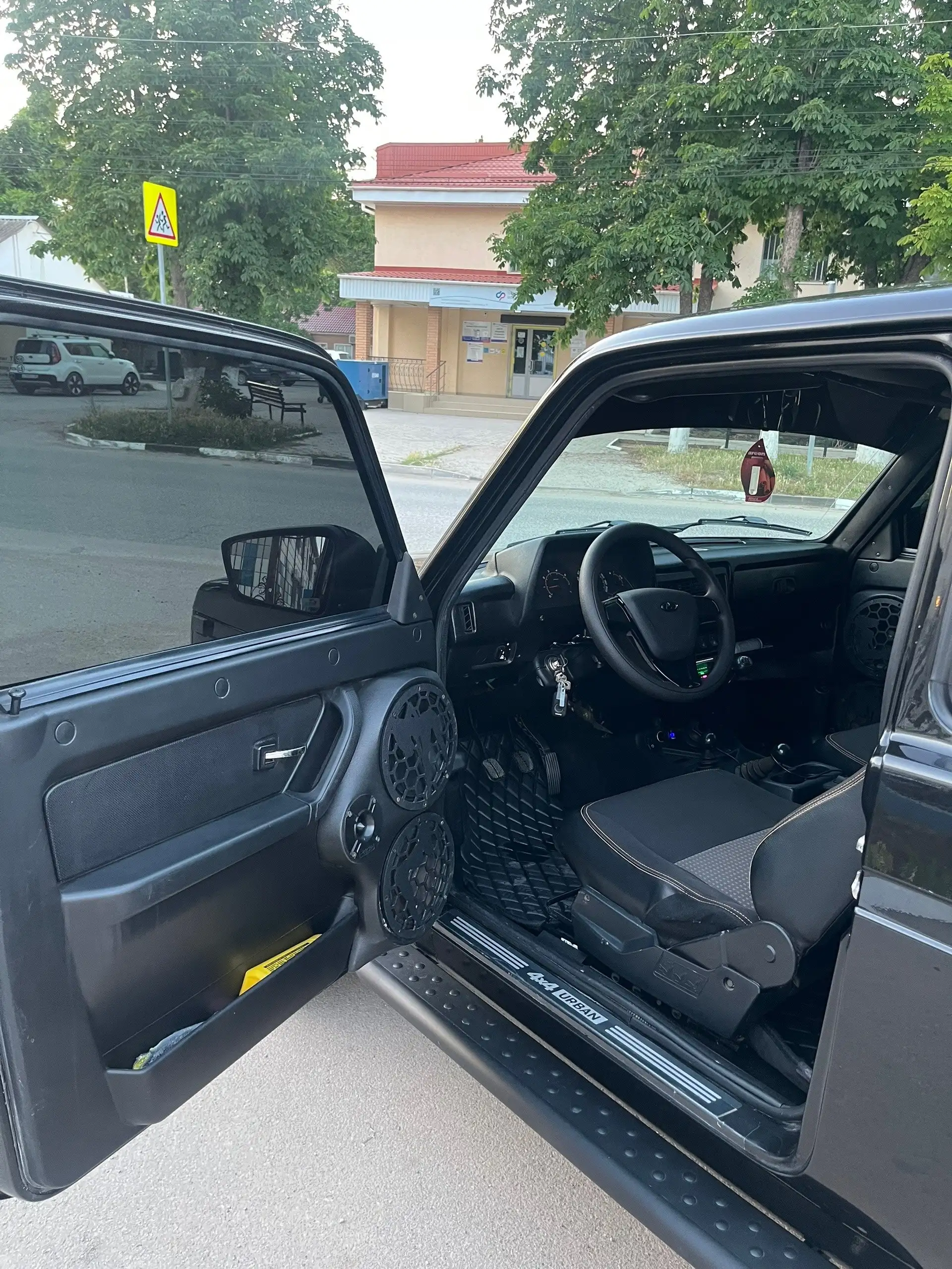 Продажа авто 2019 г. с двумя комплектами колес - Легковые автомобили (Авто) в Неизвестно