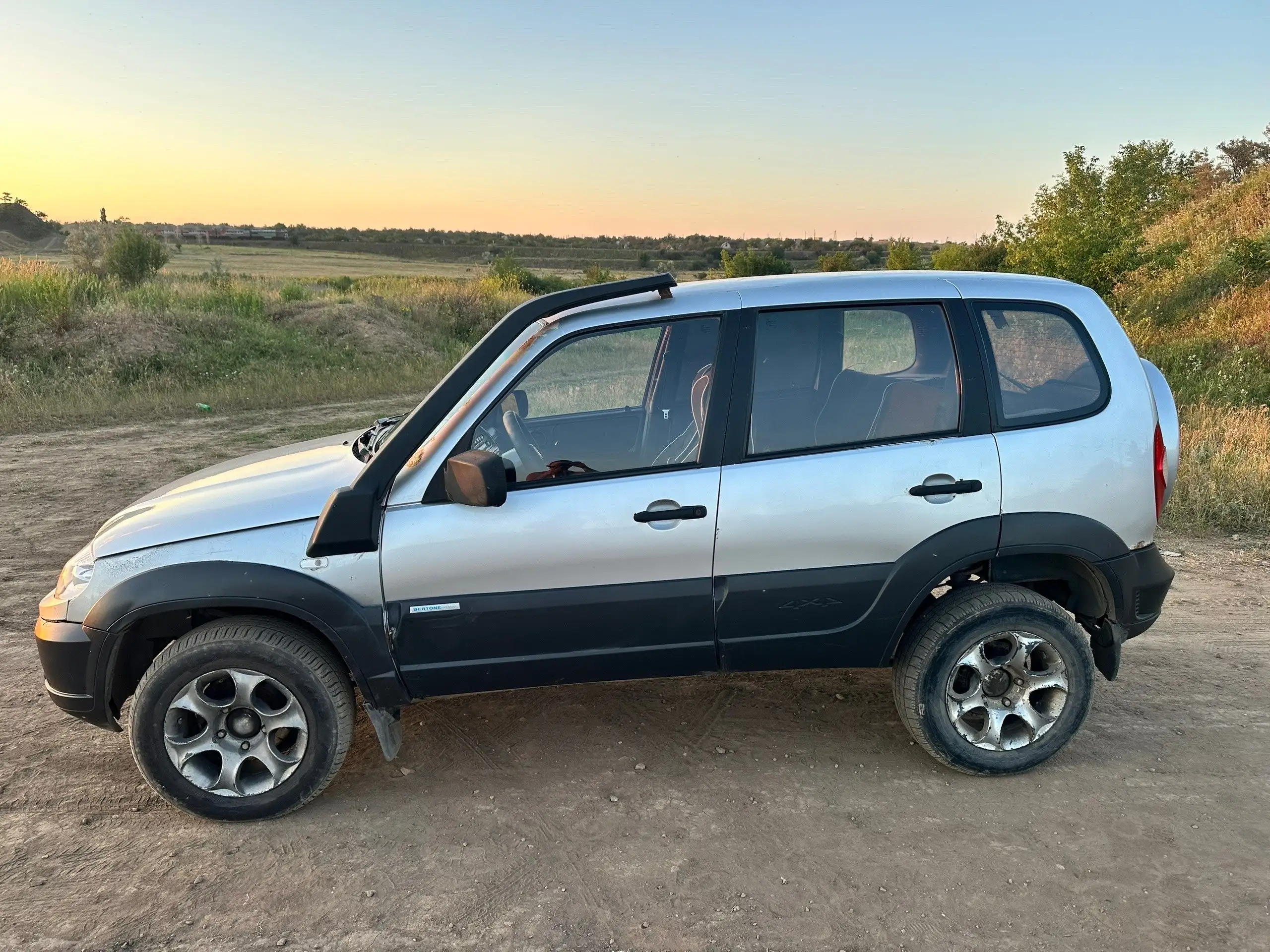 Продажа Niva Chevrolet 2011 - Легковые автомобили (Авто) в Донецк