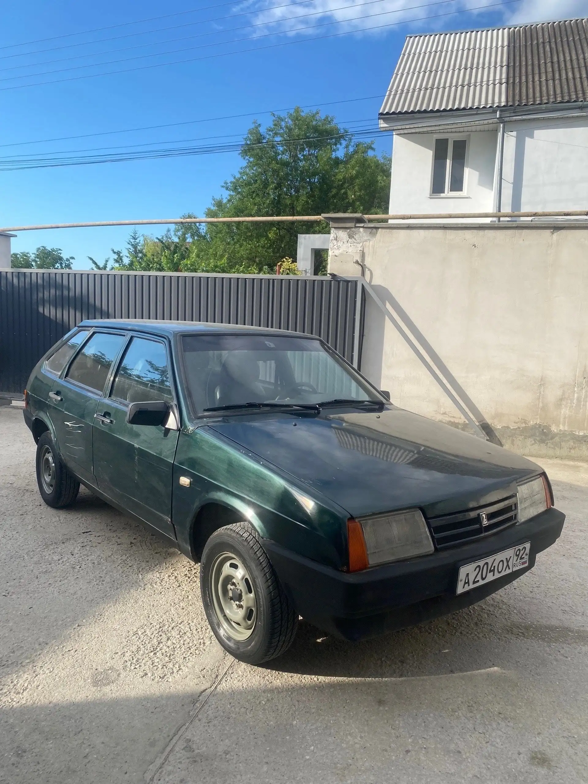 Автомобиль 2004 года, инжектор, не гнилой - Авто в Симферополь