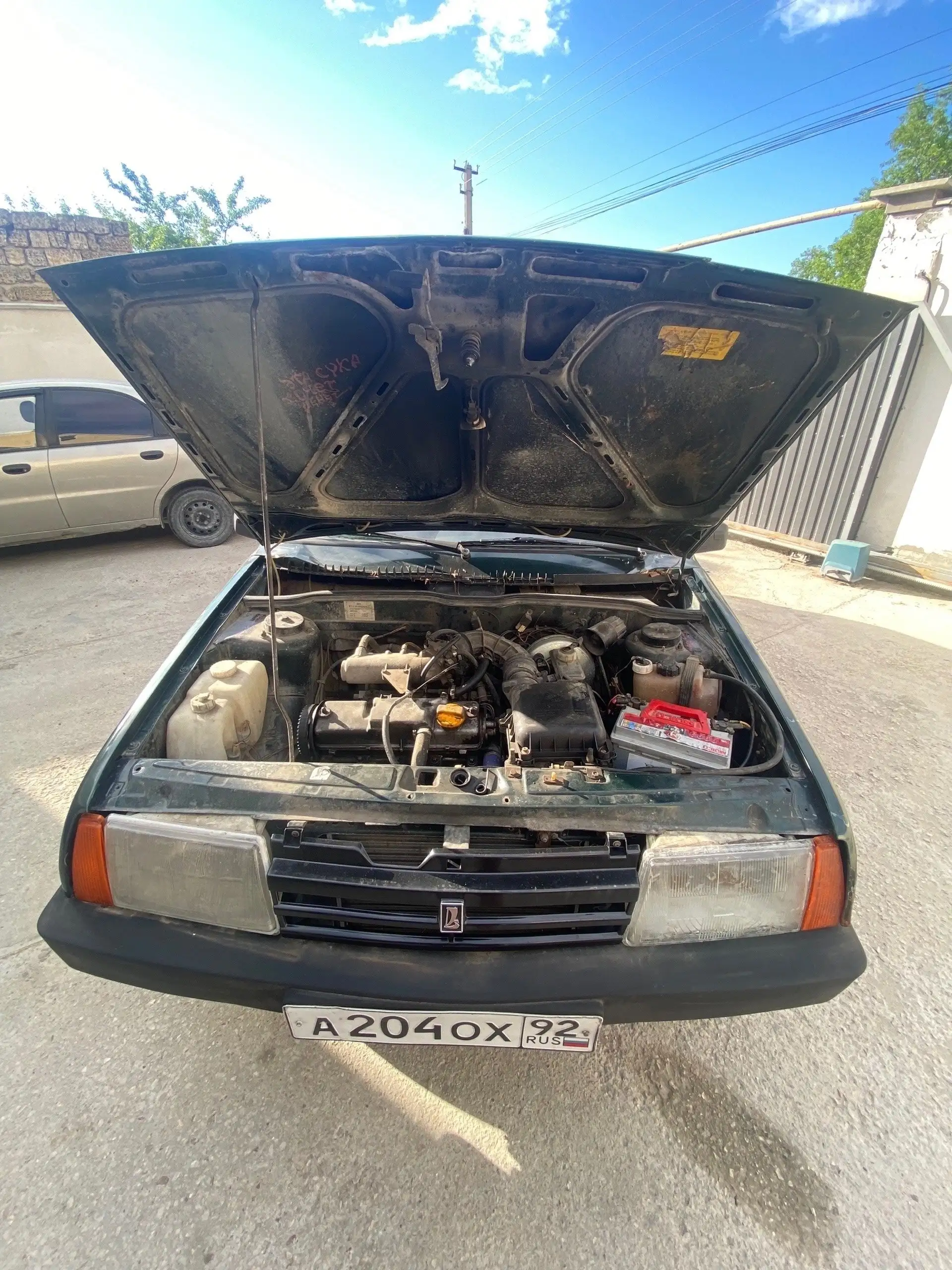 Автомобиль 2004 года, инжектор, не гнилой - Авто в Симферополь