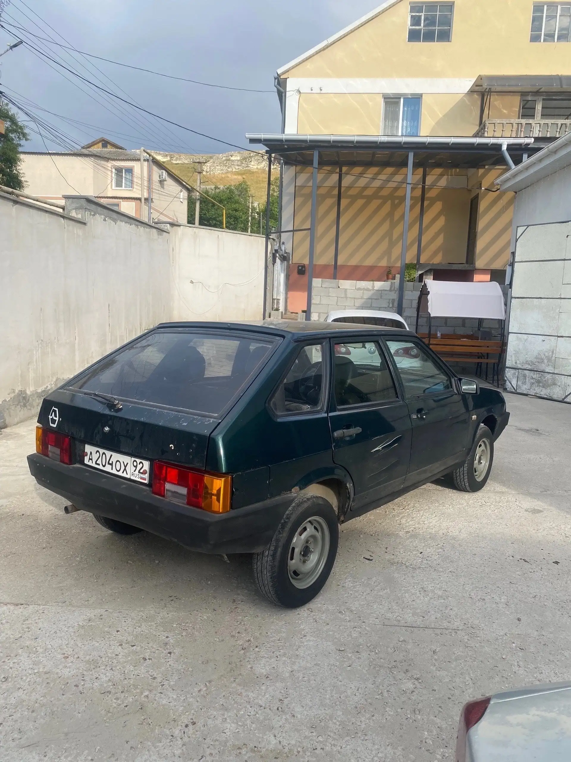 Автомобиль 2004 года, инжектор, не гнилой - Авто в Симферополь