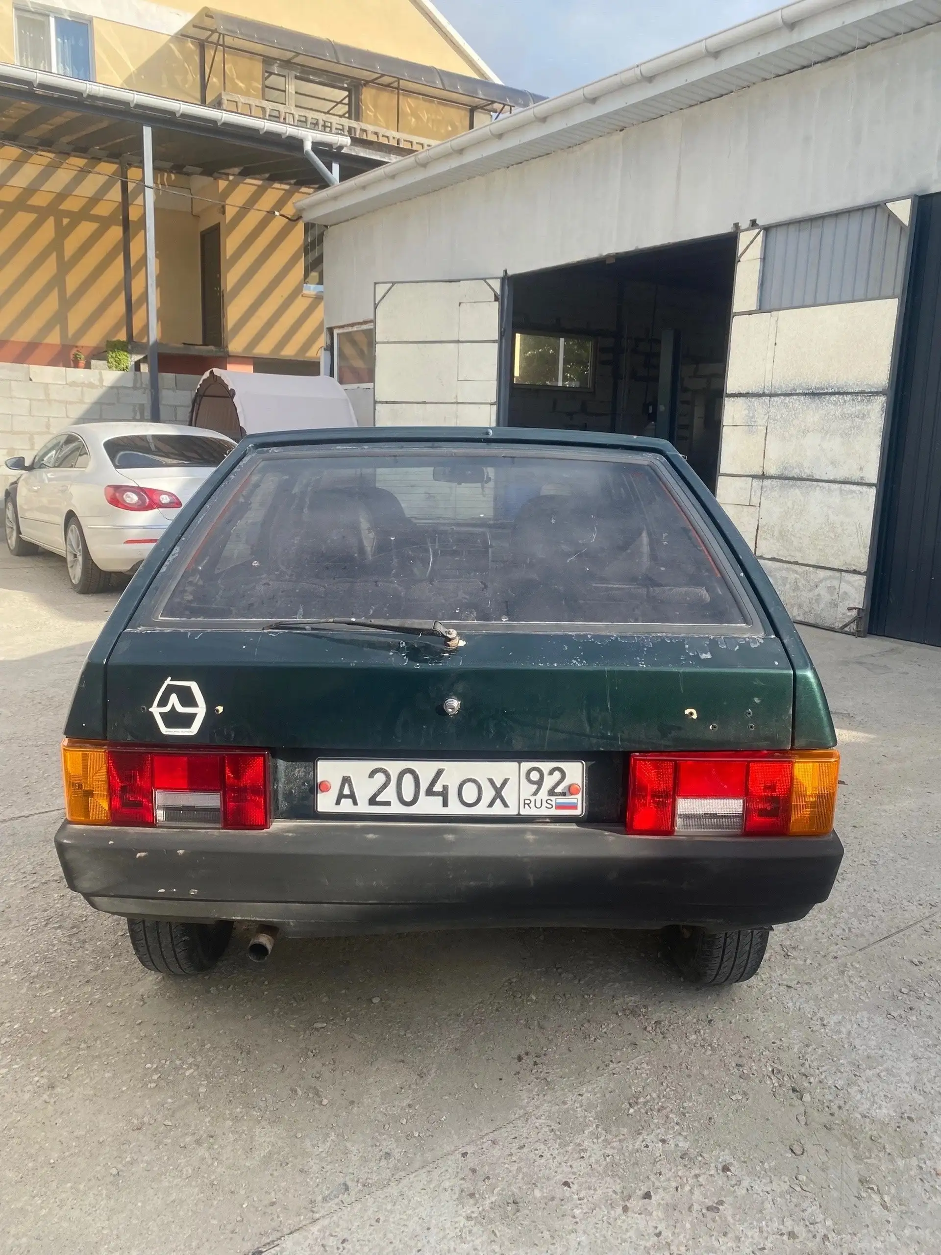 Автомобиль 2004 года, инжектор, не гнилой - Авто в Симферополь