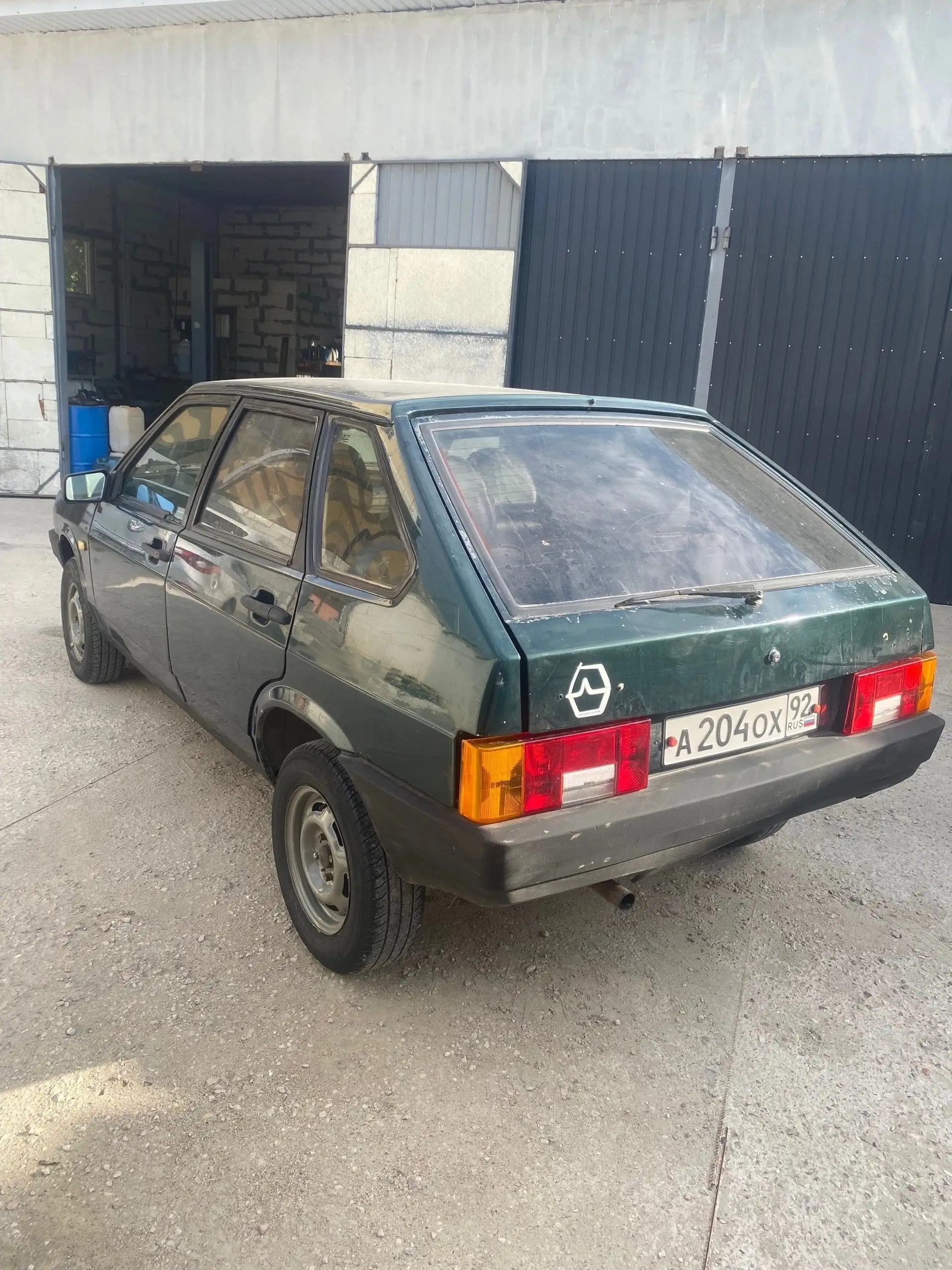 Автомобиль 2004 года, инжектор, не гнилой - Авто в Симферополь