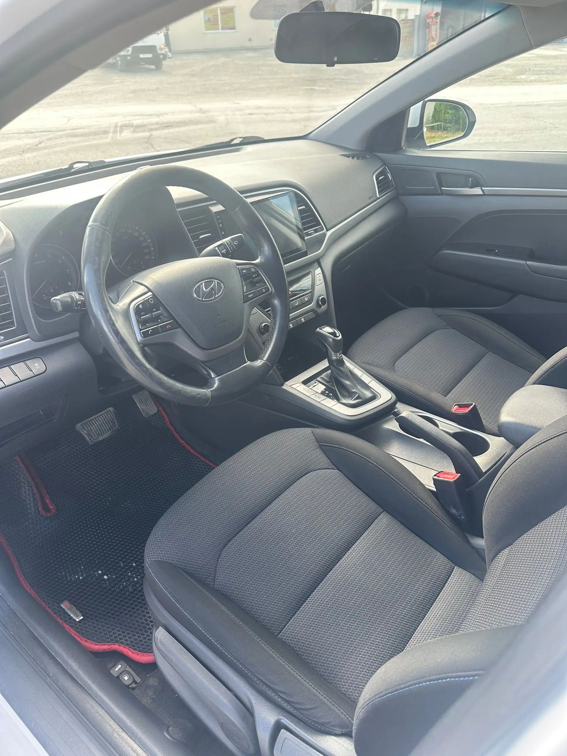 Hyundai Elantra 2018, 233000 км, 980000 руб - Легковые автомобили (Авто) в Симферополь