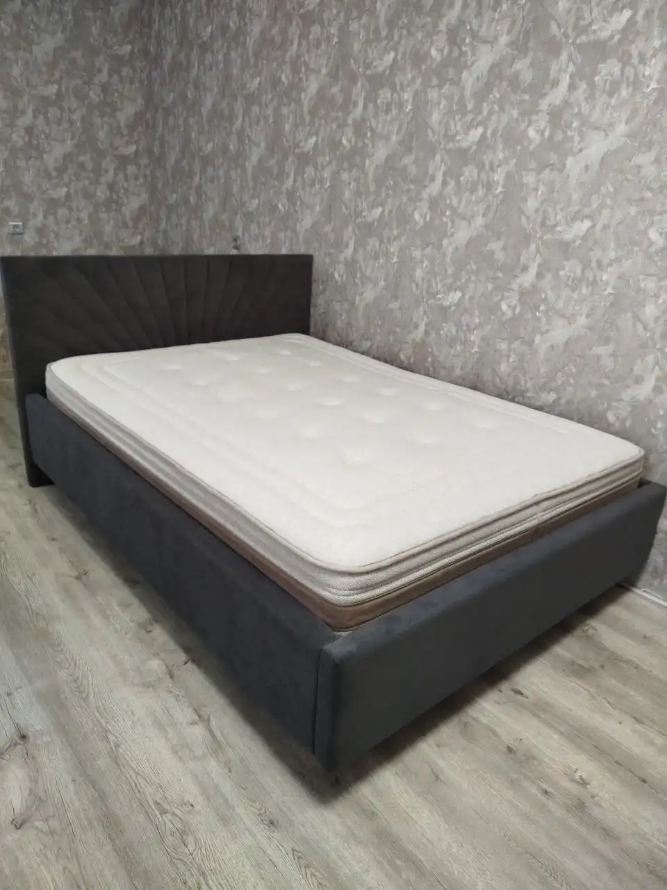 Продам новую кровать с ортопедическим матрасом