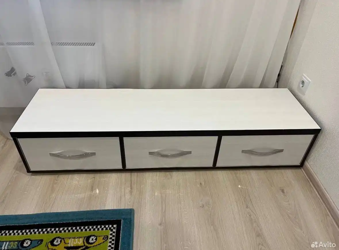 Продам белую тумбу под ТВ из ЛДСП - Для дома и дачи в Ульяновск
