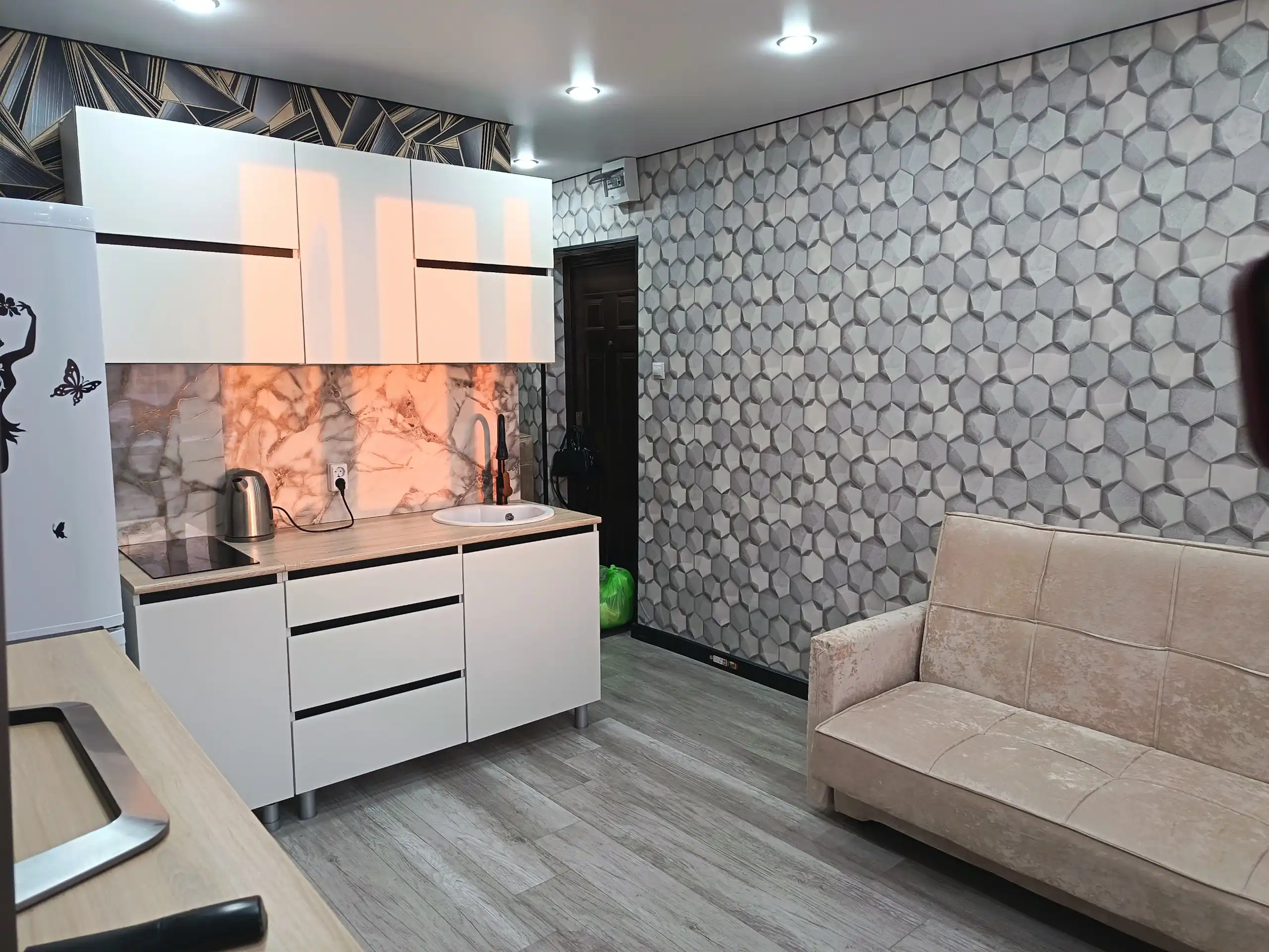 Сдам комнату-студию в общежитии - Аренда жилья (Недвижимость) в Ульяновск