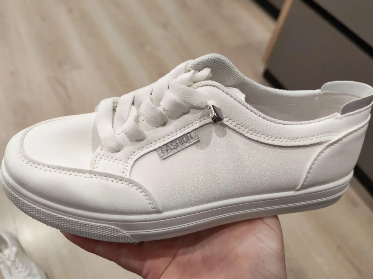 Летние кроссовки, босоножки и шлепки новые - Обувь (Одежда) в Ульяновск