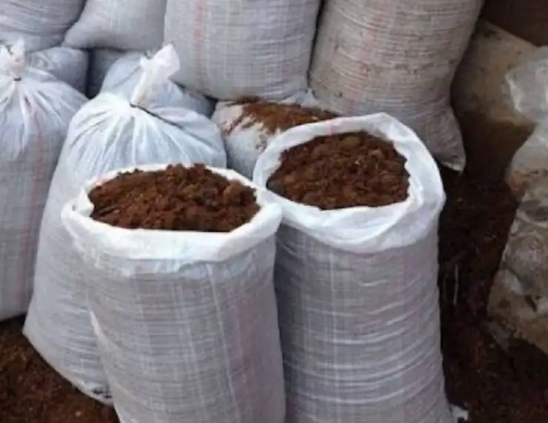 Продажа перегноя навоза - Удобрения (Для дома и дачи) в Ульяновск