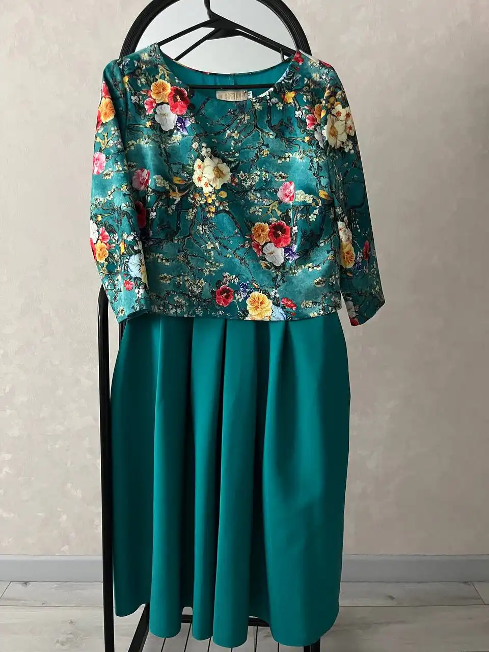 Платье новое 42 размера