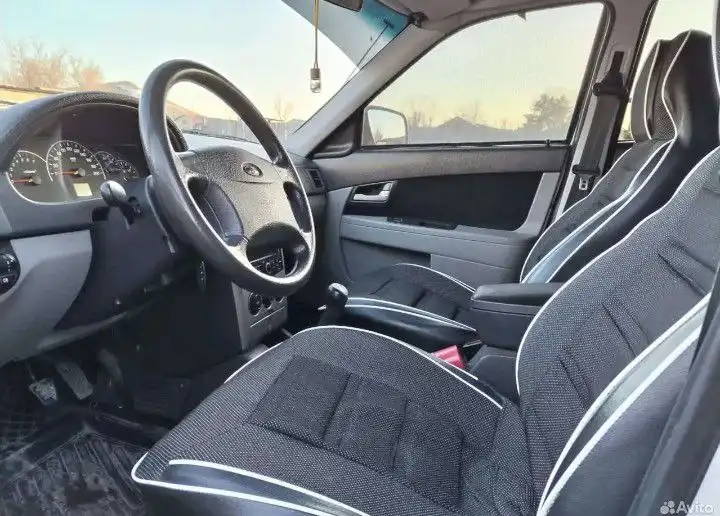 Продам Приору 2011г-люкс