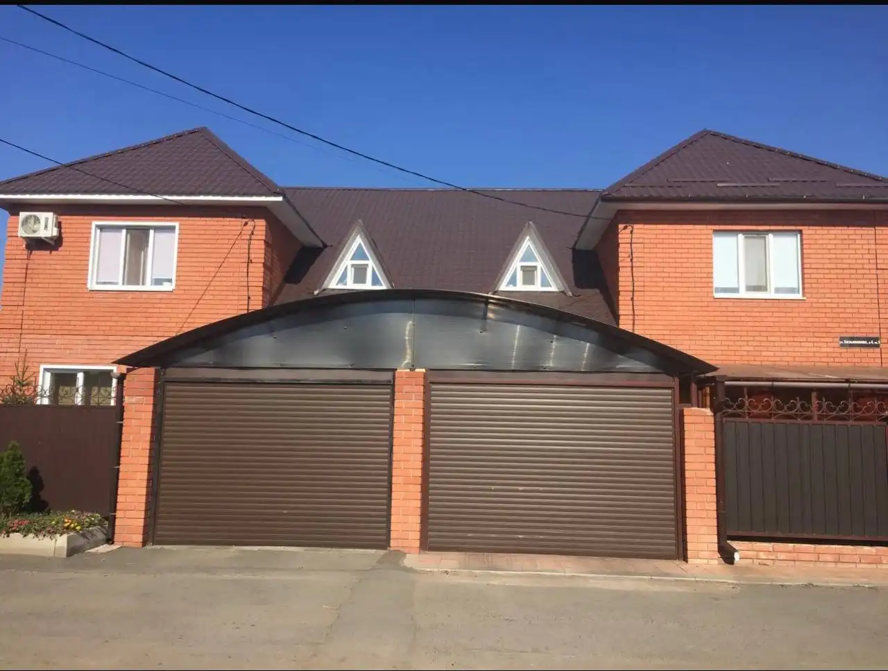 Продажа двухэтажного дома с участком и гаражом в Оренбурге - Дома (Недвижимость) в Оренбург