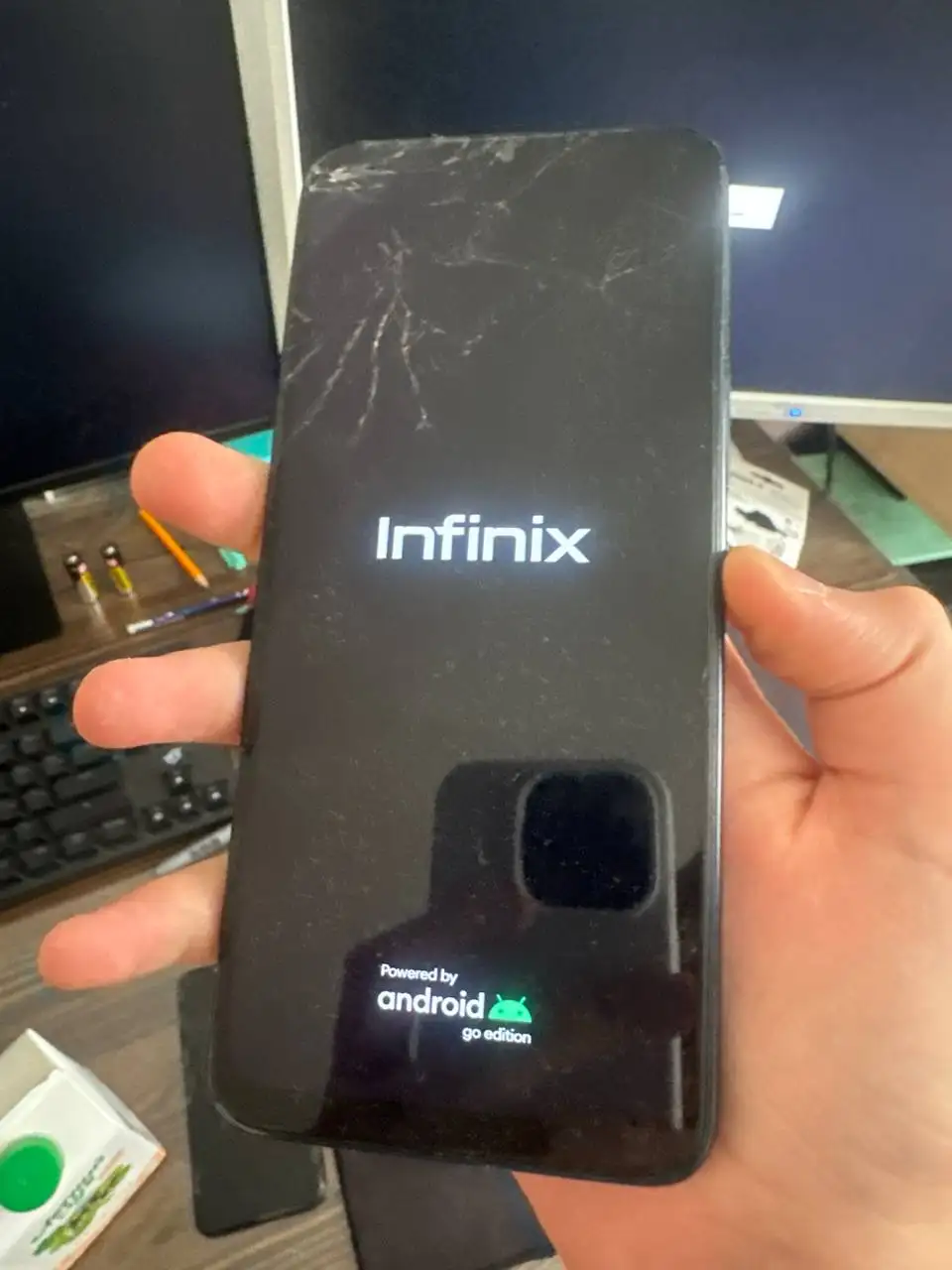 Смартфон Infinix с разбитым экраном - Смартфоны и телефоны (Электроника) в Оренбург