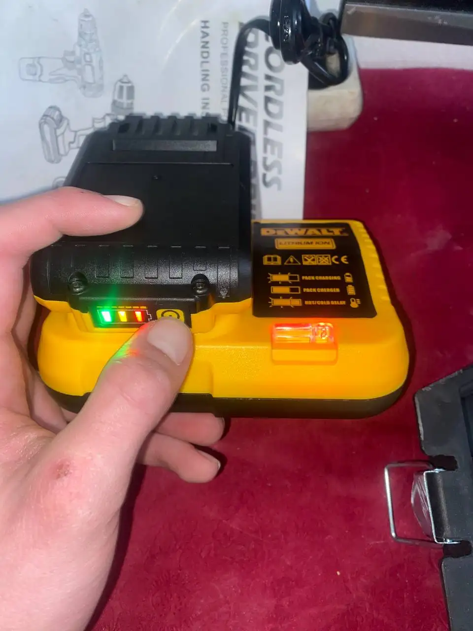 Продам большой новый набор DeWALT в полной комплектации - Инструменты (Барахолка) в Оренбург