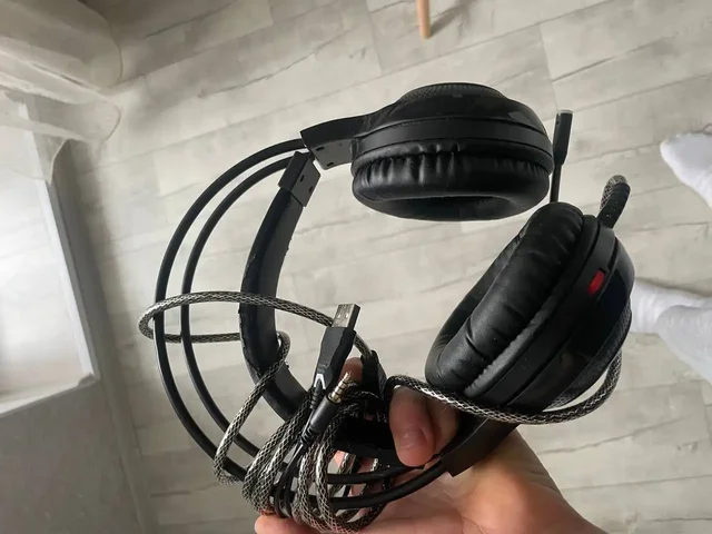 Продам игровые наушники и игровой коврик - Аккумуляторы и пауэрбанки в Оренбург