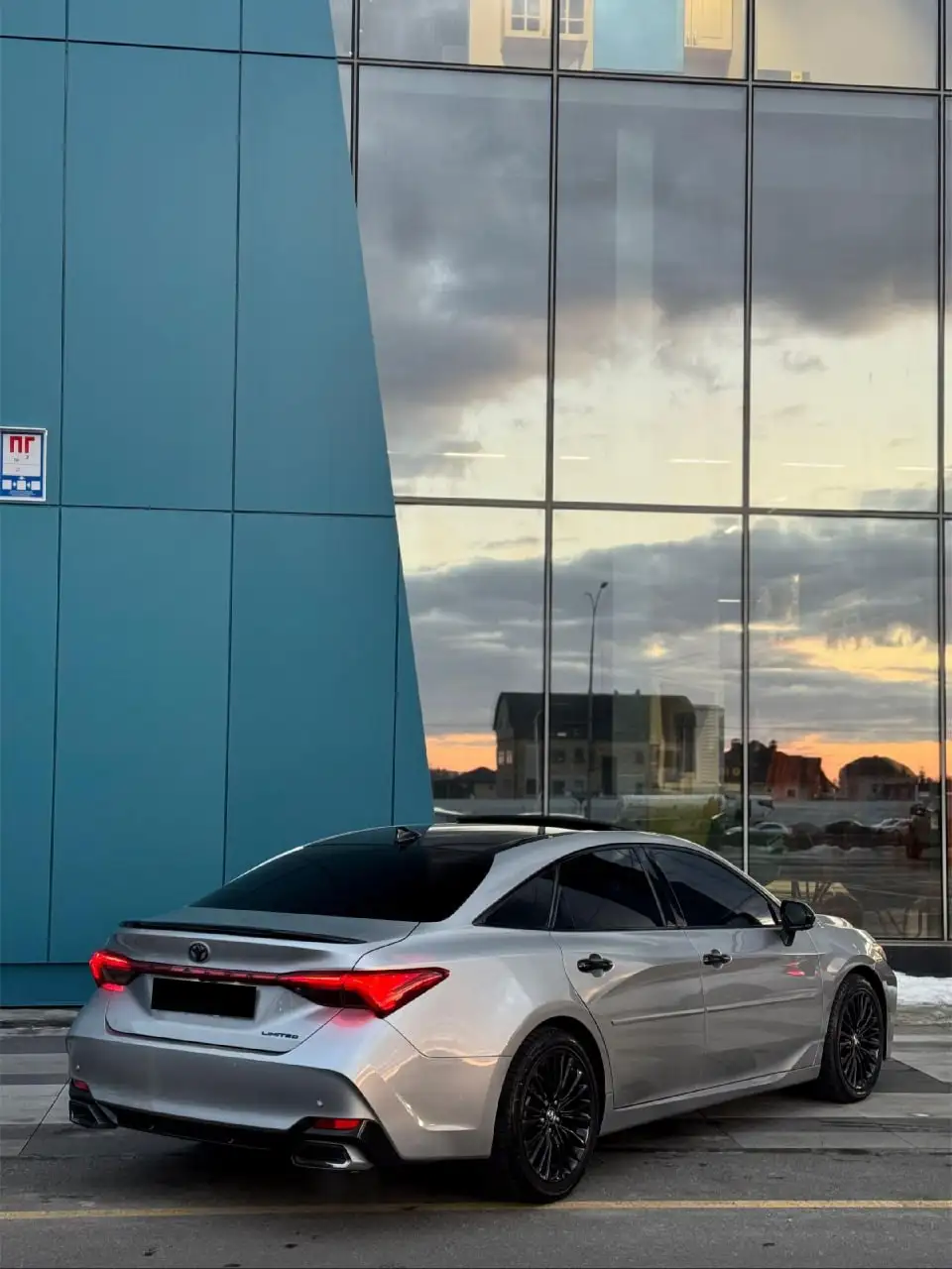 Продажа Toyota Avalon 2019 3.5 V6 максимальной комплектации - Легковые автомобили (Авто) в Оренбург