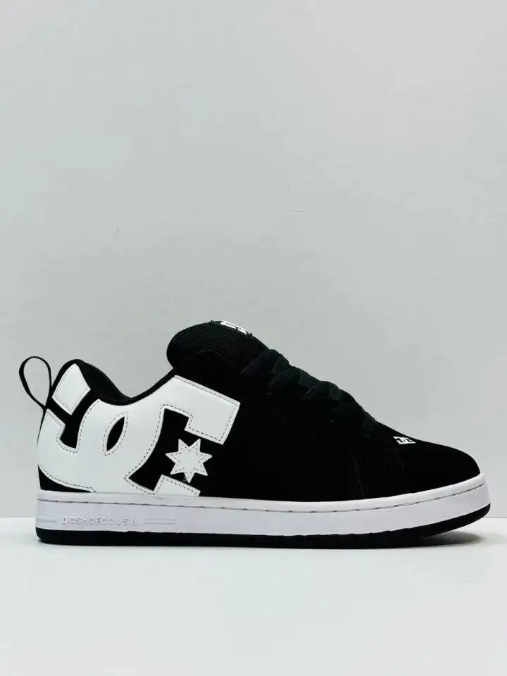 Новые кроссовки Shoes и часы Boss - Обувь и Аксессуары (Одежда) в Оренбург