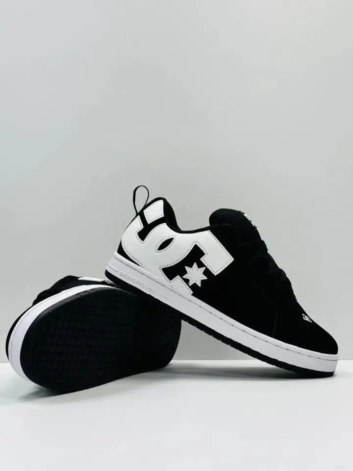 Новые кроссовки Shoes и часы Boss - Обувь и Аксессуары (Одежда) в Оренбург