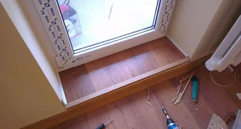 Замена балконного порога на ламинат