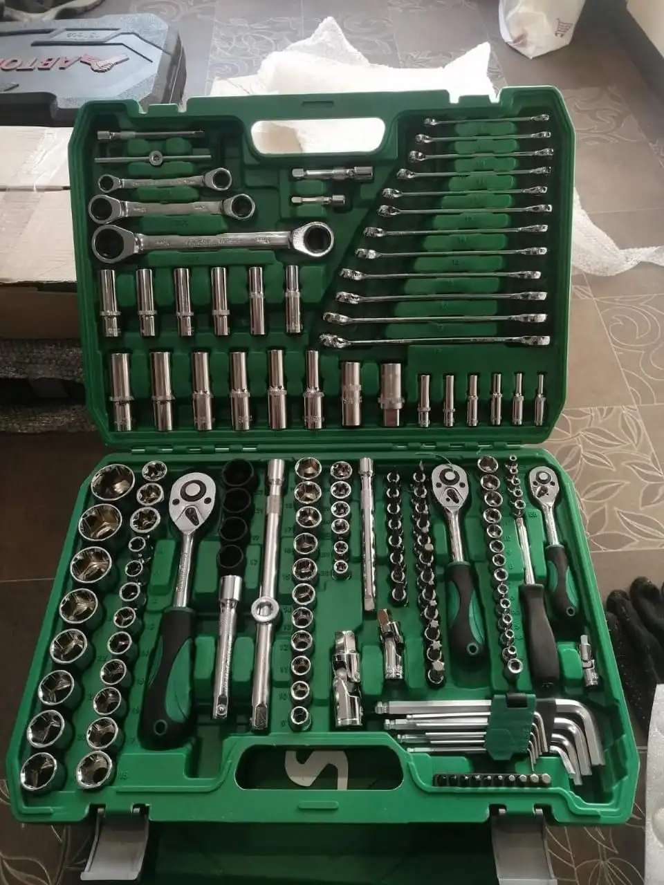 Продам новый набор инструментов 151 предмет