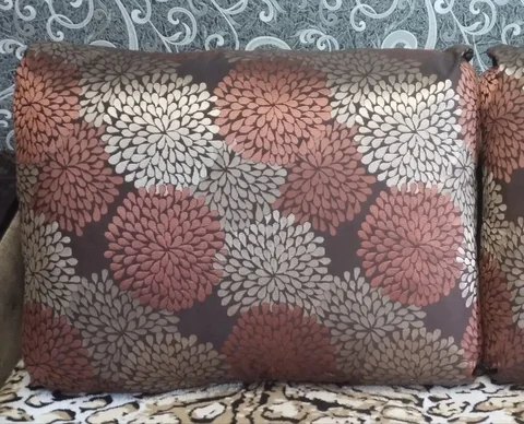 Продажа 5 подушек для дивана и кресла - Барахолка в Братск