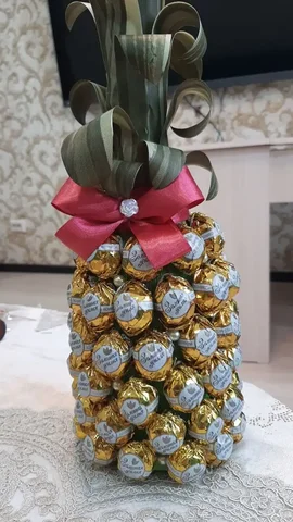 Продам ананас из конфет и чехол на шампанское - Инструменты в Братск