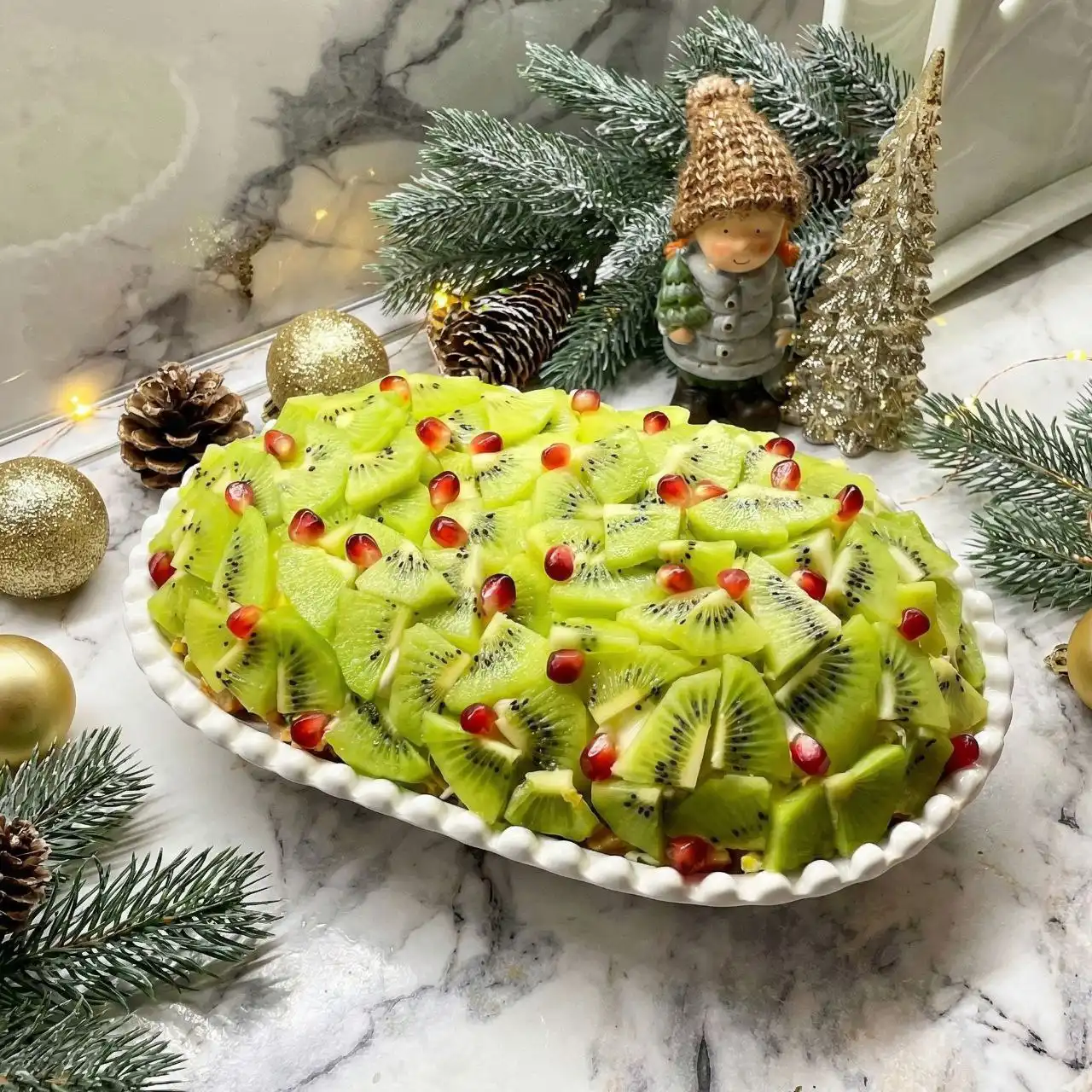 Новогодний салат с курицей и ананасом