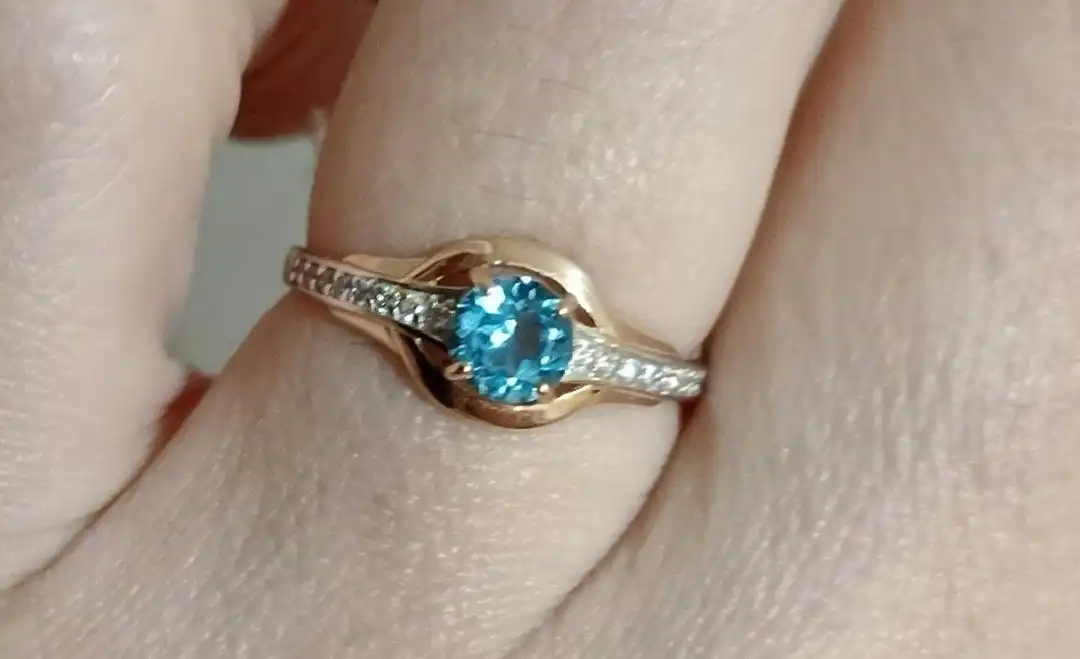 Продам золотое кольцо размер 17.5 - Ювелирные изделия (Барахолка) в Братск