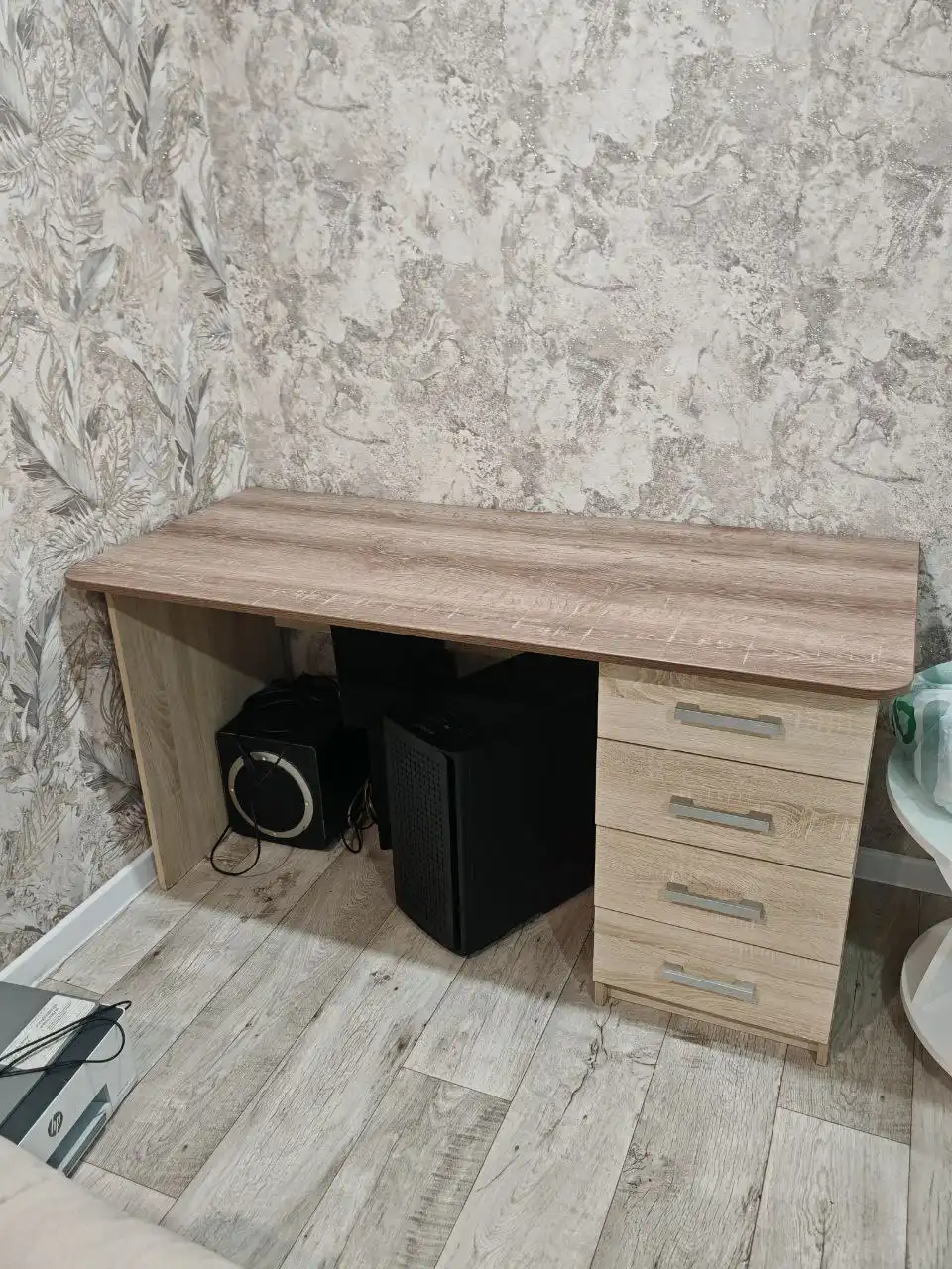 Письменный стол 145x65x75 см - Мебель (Барахолка) в Братск