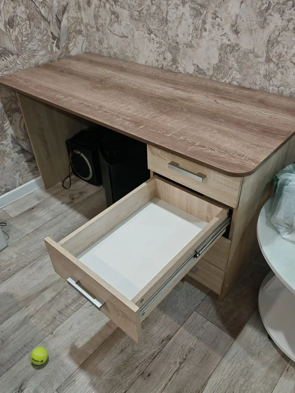 Письменный стол 145x65x75 см - Мебель (Барахолка) в Братск