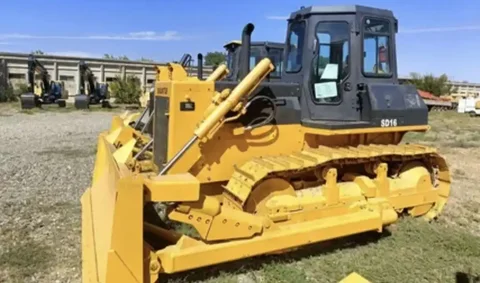 Срочно нужен машинист бульдозера Shantui 16 на вахту в Якутии - Работа в Братск