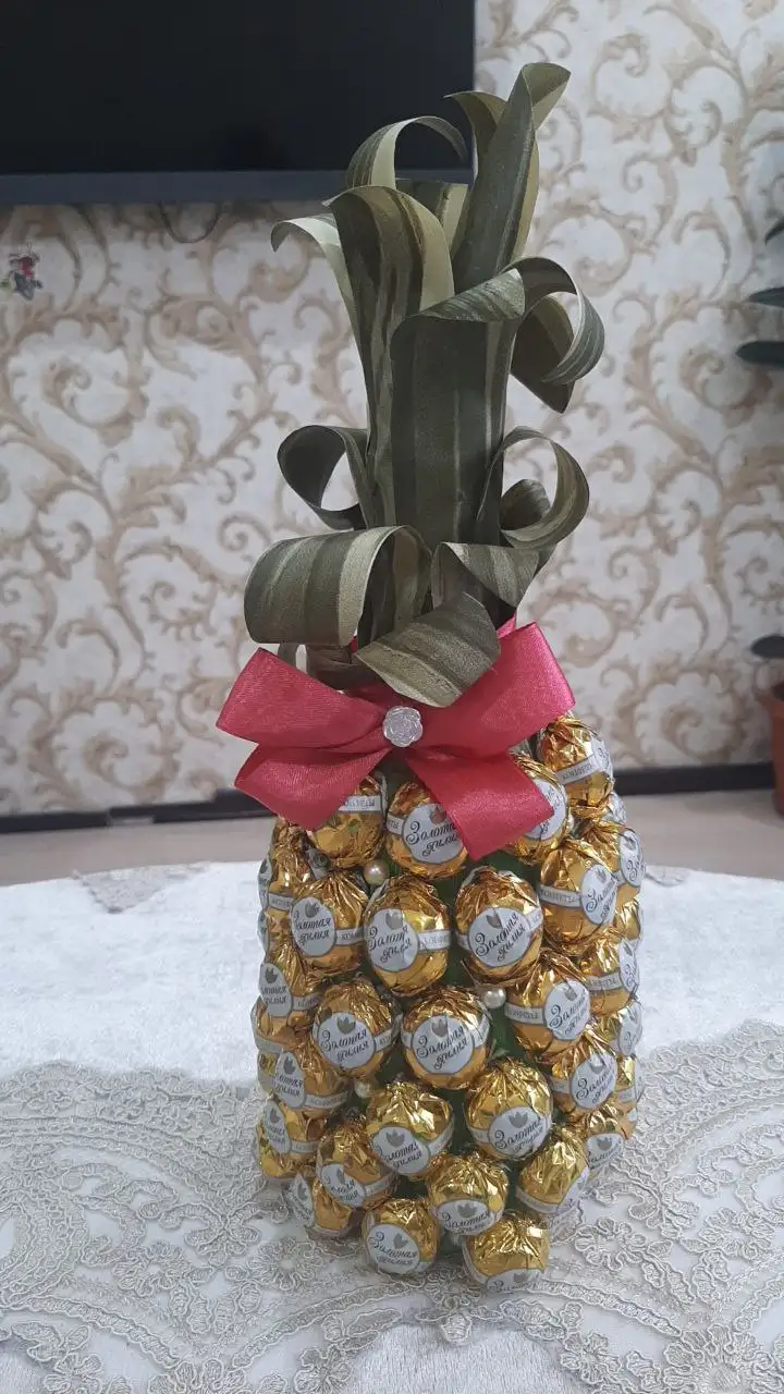 Продам ананас из конфет (футляр для шампанского) - Барахолка в Братск