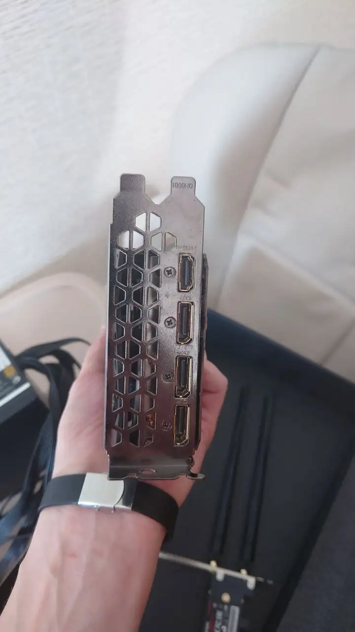 Продам видеокарту Gigabyte Radeon RX 5600 XT 6GB - Компьютерные комплектующие (Электроника) в Братск