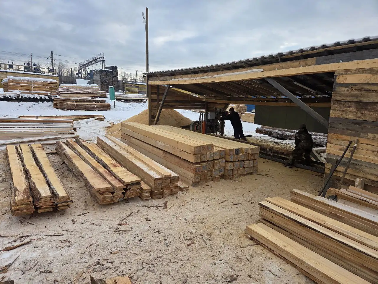 Продажа бруса и доски из сосны и лиственницы - Строительные материалы (Для дома и дачи) в Братск
