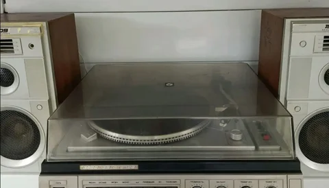 Проигрыватель для виниловых пластинок с колонками - Инструменты в Братск