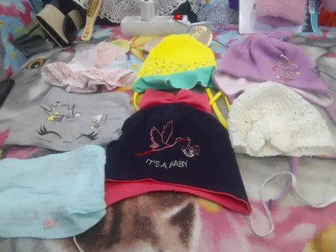 Отдам шапочки панамки на девочку до 3х лет - частное объявление в Братск