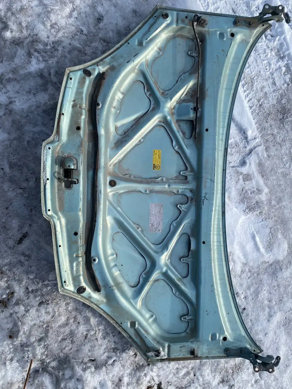 Капот от Toyota Prius 10 - Автозапчасти (Запчасти) в Братск