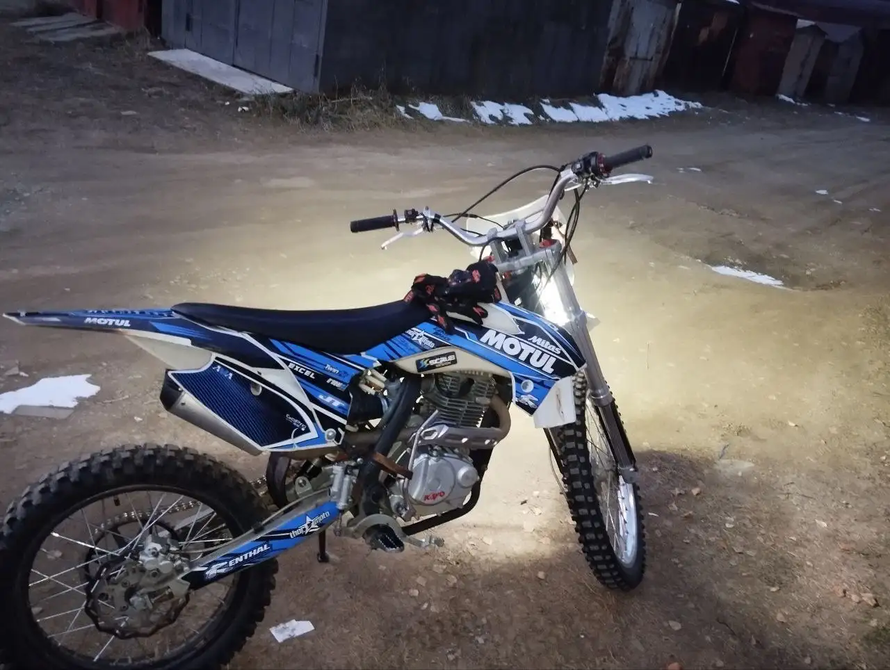 Продам срочно на ходу - Барахолка в Братск