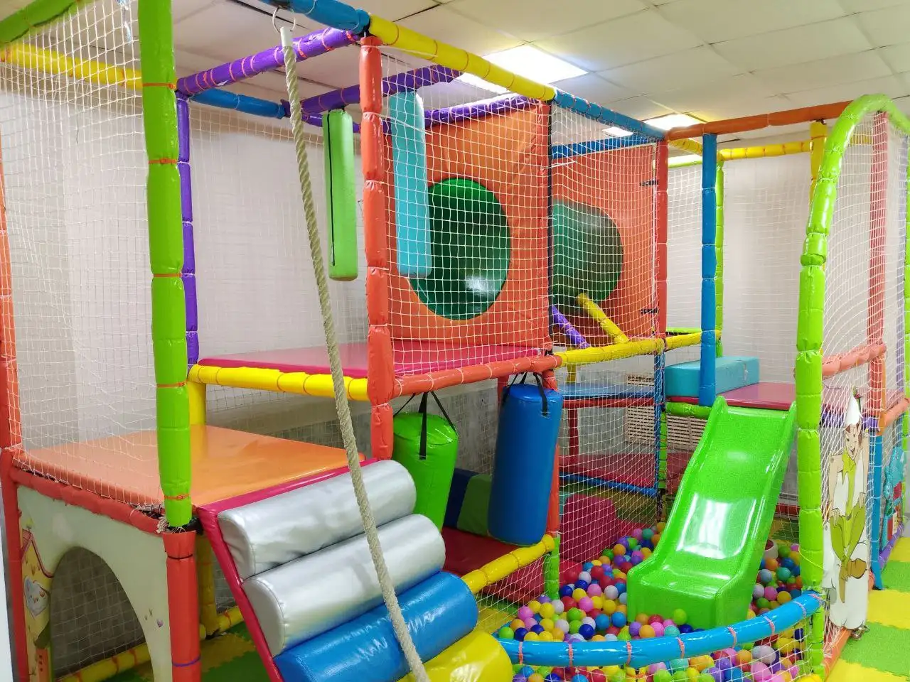 Игровой лабиринт двухярусный с шариками и ковровым покрытием - Барахолка в Тулун
