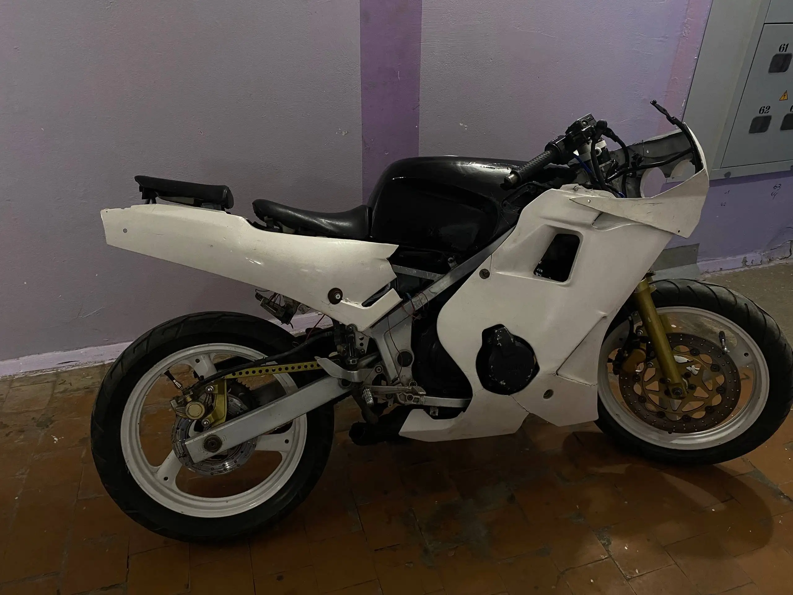 Продажа мотоцикла Yamaha FZR 600 1994 года - Мотоциклы (Авто) в Братск