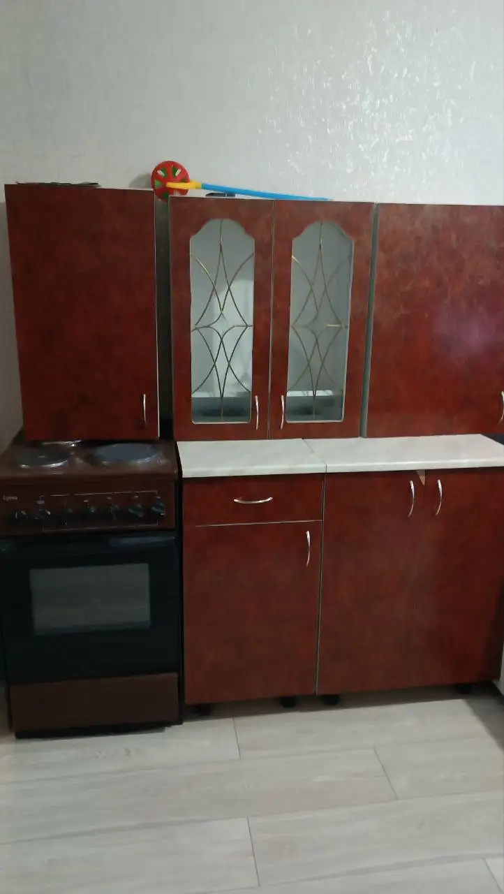 Продам кухонный гарнитур без раковины и печку - Мебель (Для дома и дачи) в Братск
